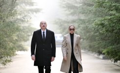 President Ilham Aliyev, First Lady Mehriban Aliyeva visit grave of National Leader Heydar Aliyev (PHOTO/VIDEO)