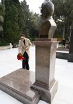 President Ilham Aliyev, First Lady Mehriban Aliyeva visit grave of National Leader Heydar Aliyev (PHOTO/VIDEO)