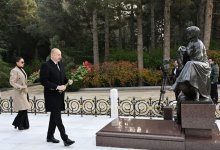 President Ilham Aliyev, First Lady Mehriban Aliyeva visit grave of National Leader Heydar Aliyev (PHOTO/VIDEO)