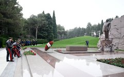 Azerbaijani Defense Ministry’s leadership visits Alley of Honor (PHOTO/VIDEO)