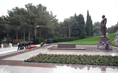 Azerbaijani Defense Ministry’s leadership visits Alley of Honor (PHOTO/VIDEO)