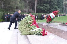 Azerbaijani Health Ministry's leadership honors memory of National Leader Heydar Aliyev (PHOTO)