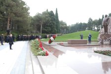 Azerbaijani Health Ministry's leadership honors memory of National Leader Heydar Aliyev (PHOTO)