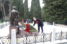 Azerbaijani Health Ministry's leadership honors memory of National Leader Heydar Aliyev (PHOTO)
