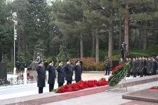 Azerbaijani officials pay tribute to memory of National Leader Heydar Aliyev at Alley of Honors (PHOTO)