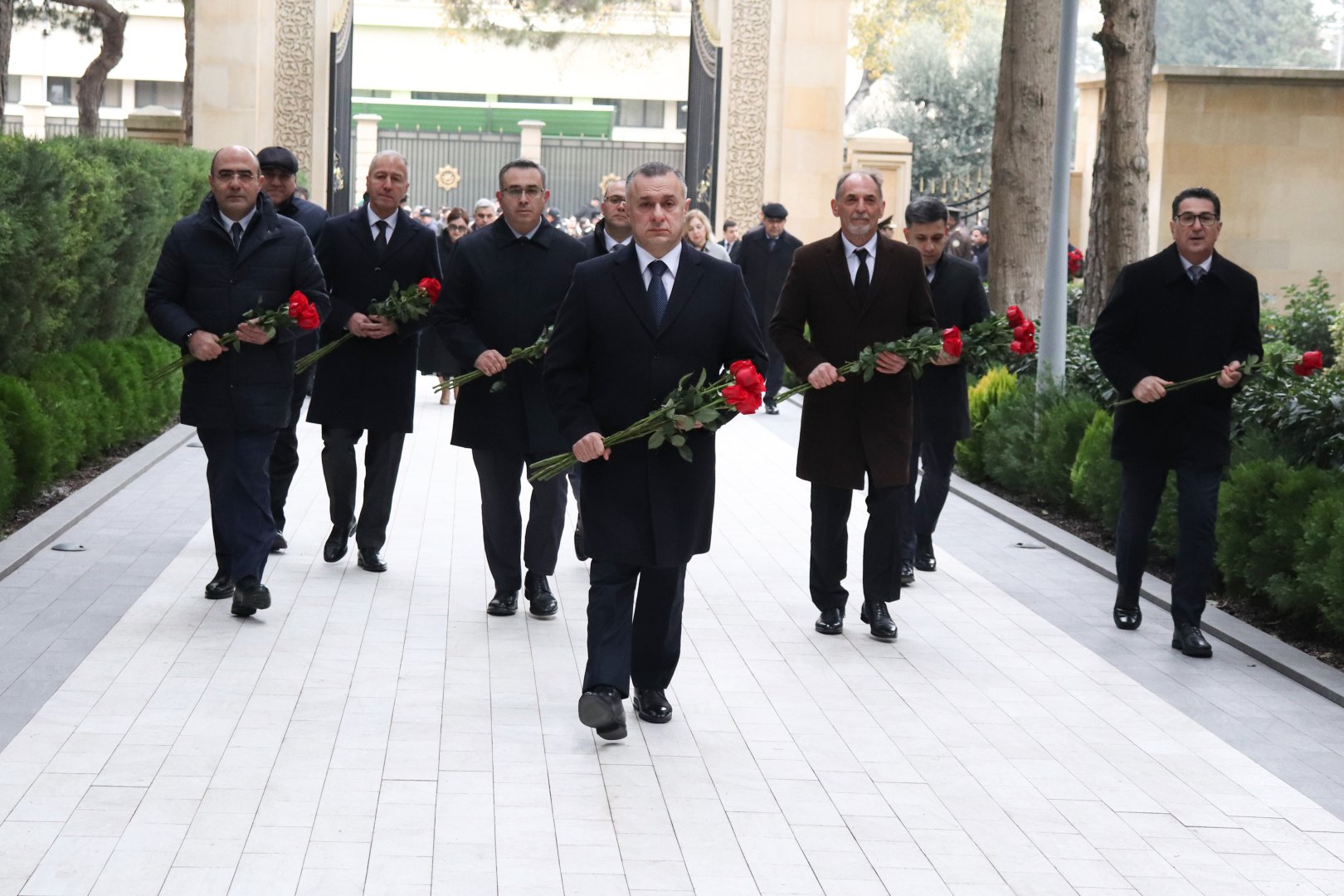 Azerbaijani Health Ministry's leadership honors memory of National Leader Heydar Aliyev (PHOTO)