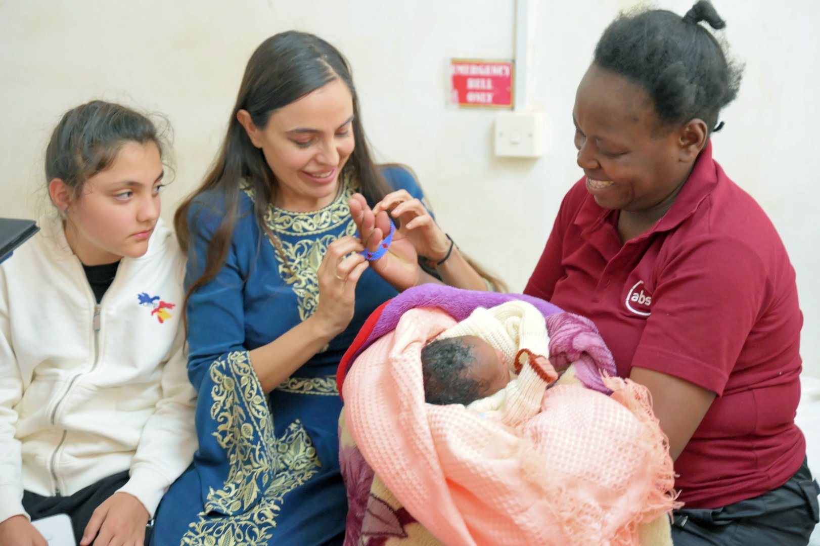 VP of Heydar Aliyev Foundation Leyla Aliyeva visits school and medical center in Nairobi (PHOTO)