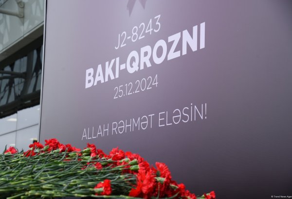 AZAL puts up Baku airport memorial after Aktau plane tragedy (PHOTO)