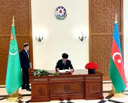 Turkmenistan's deputy FM visits Embassy of Azerbaijan on mourning day (PHOTO)