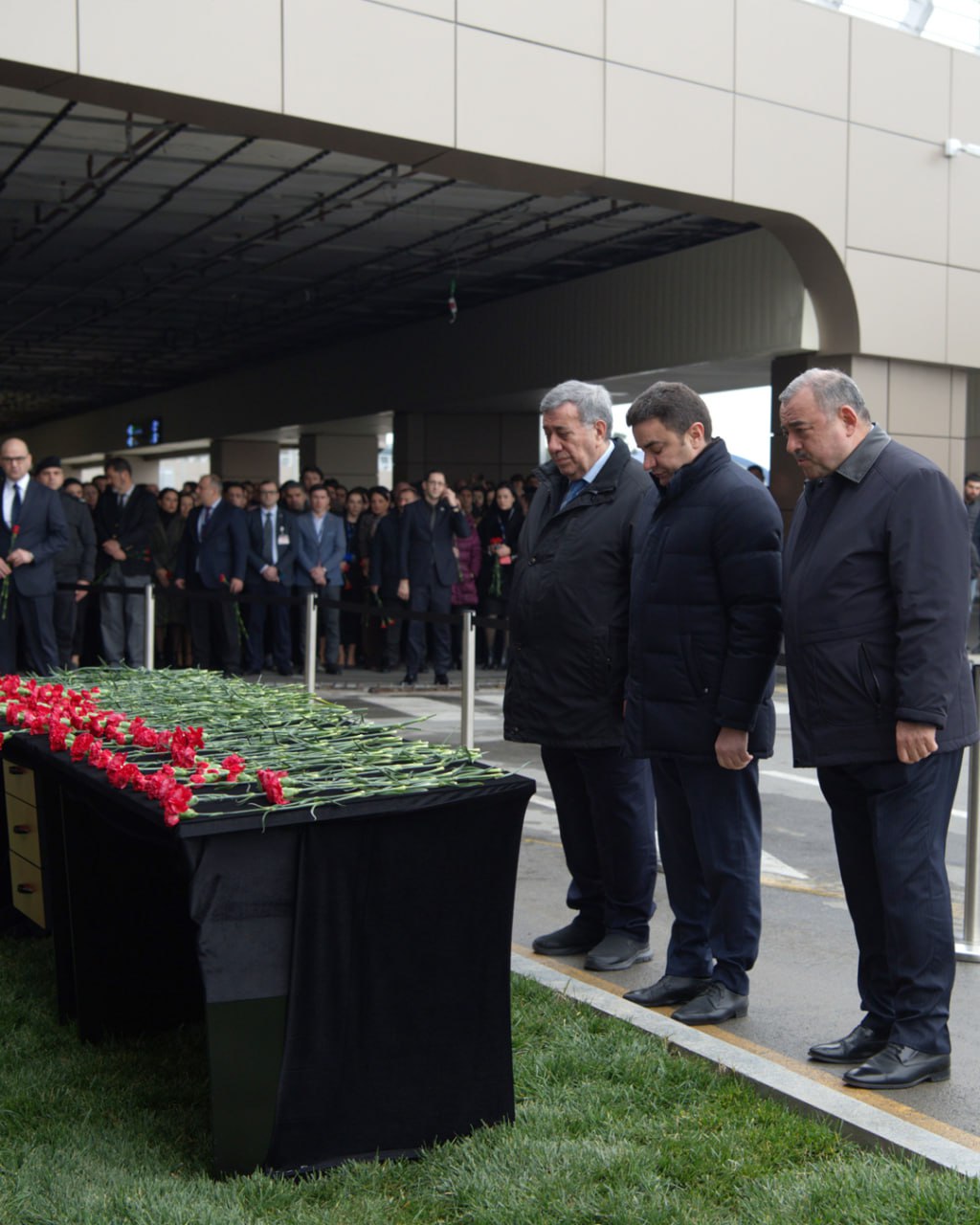 AZAL puts up Baku airport memorial after Aktau plane tragedy (PHOTO)
