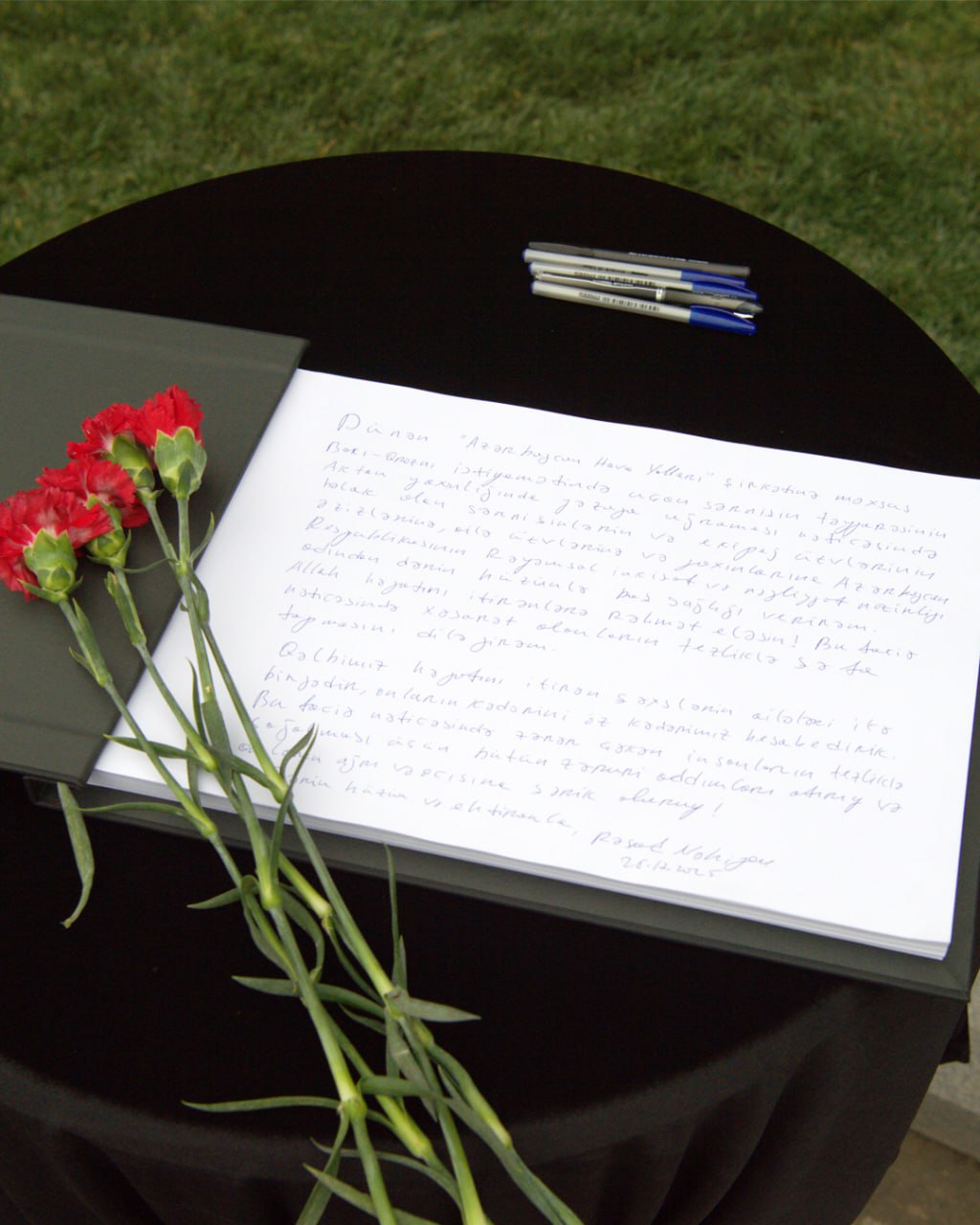 AZAL puts up Baku airport memorial after Aktau plane tragedy (PHOTO)