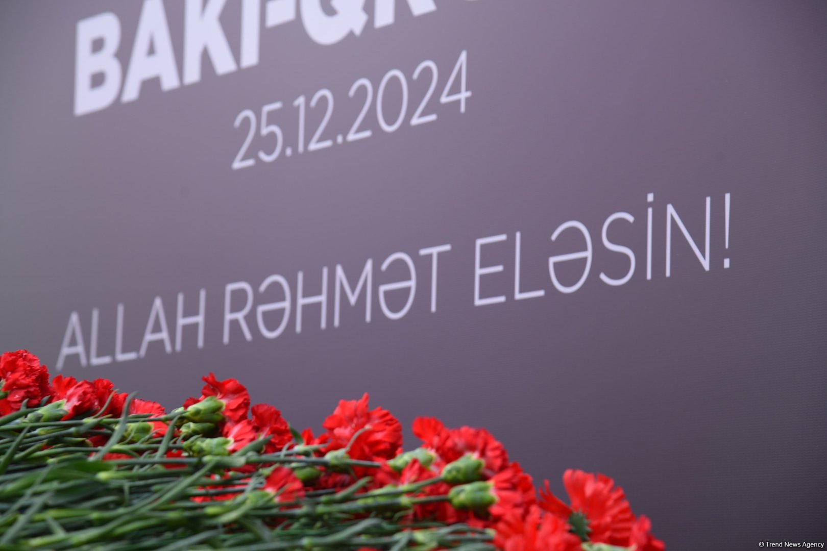 AZAL puts up Baku airport memorial after Aktau plane tragedy (PHOTO)