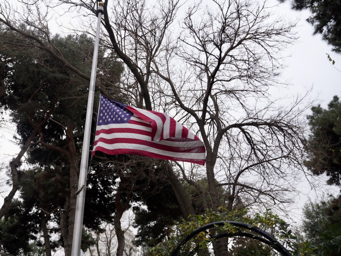U.S. Embassy in Baku lowers national flag to honor AZAL plane crash victims (PHOTO)