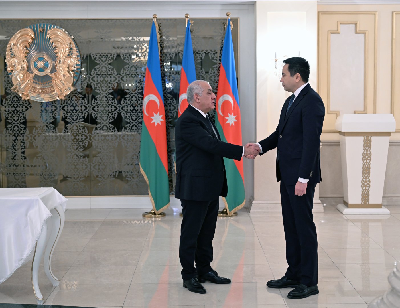 Azerbaijan's PM visits Kazakhstan Embassy to express condolences over plane crash in Aktau (PHOTO)