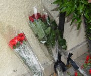 Azerbaijani people pay tribute to AZAL pilot killed in crash with flowers at his home (PHOTO)