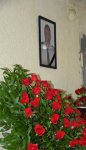 Azerbaijani people pay tribute to AZAL pilot killed in crash with flowers at his home (PHOTO)