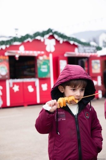 Winter Tale Fair catches eye among Azerbaijan's Khankendi residents (PHOTO)