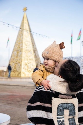 Winter Tale Fair catches eye among Azerbaijan's Khankendi residents (PHOTO)
