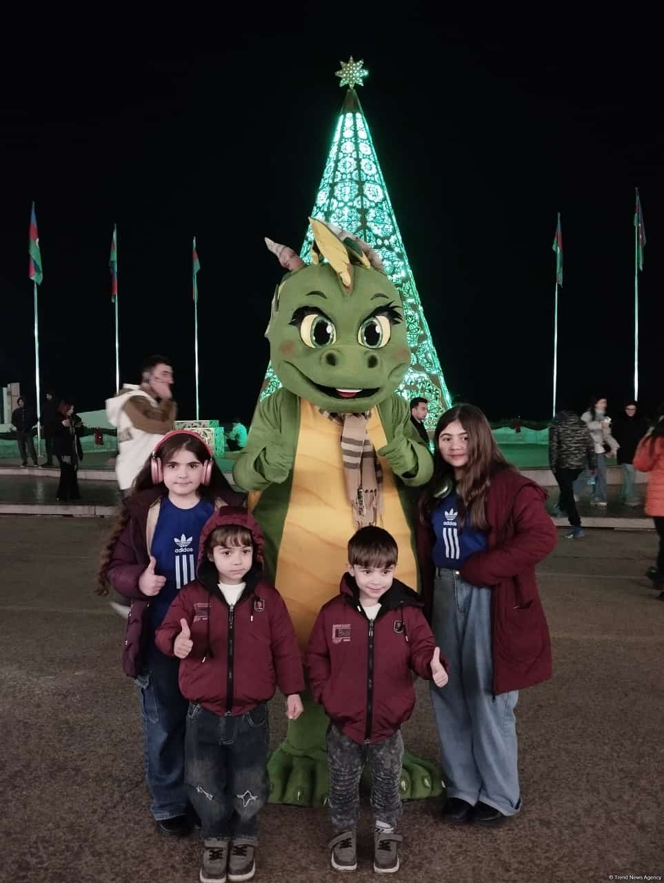 Winter Tale Fair catches eye among Azerbaijan's Khankendi residents (PHOTO)