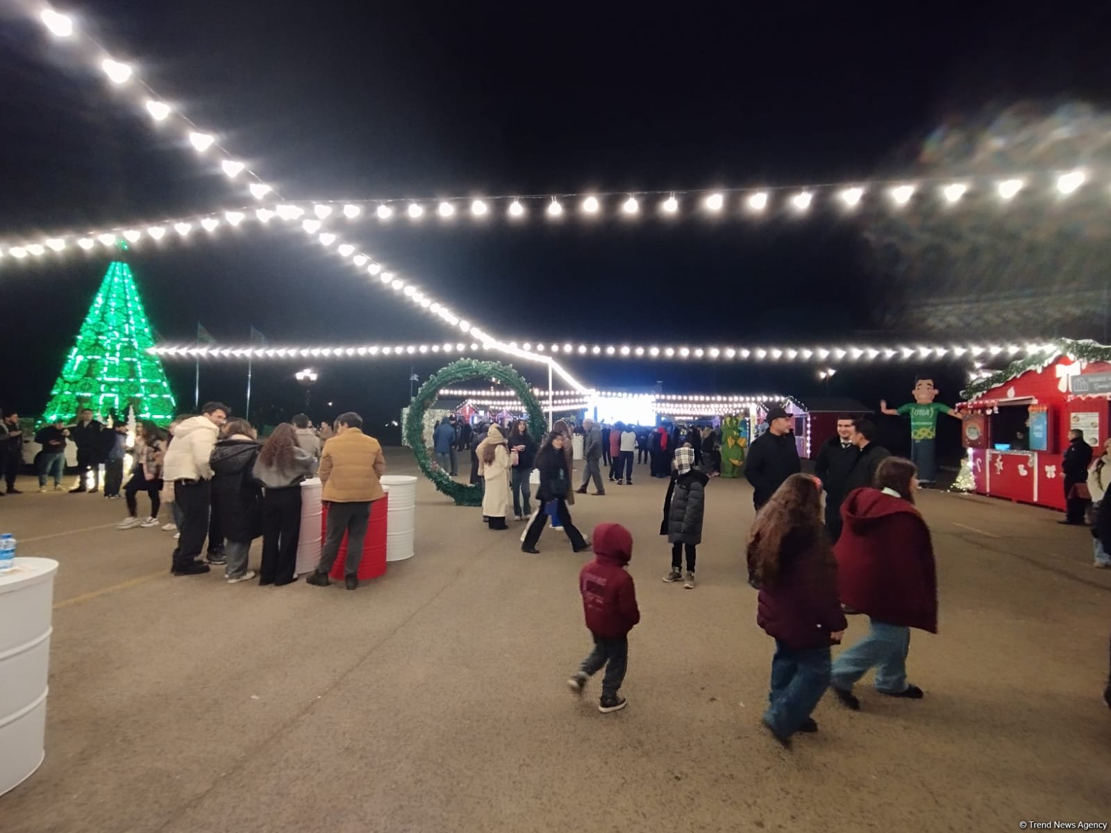 Winter Tale Fair catches eye among Azerbaijan's Khankendi residents (PHOTO)