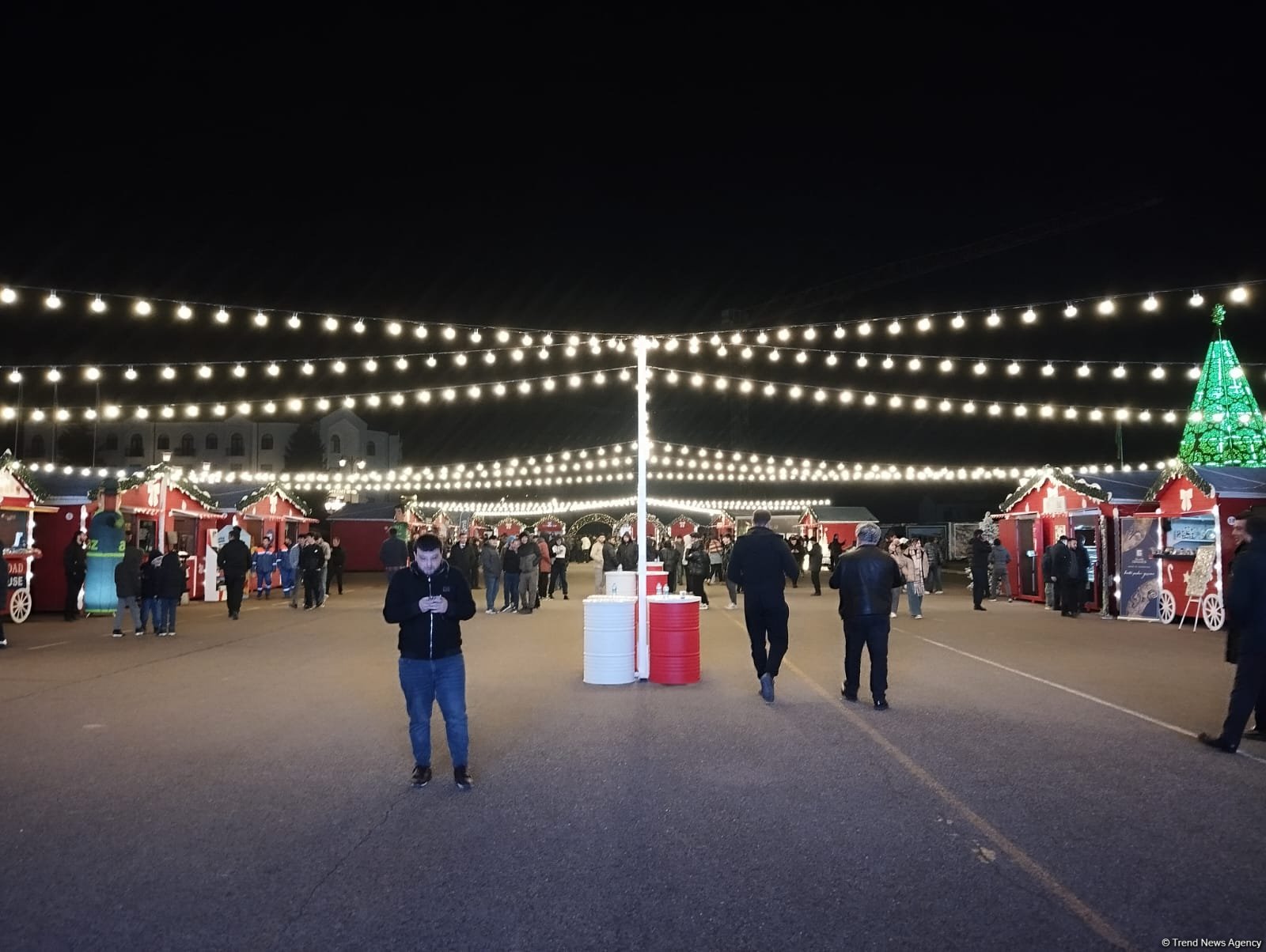 Winter Tale Fair catches eye among Azerbaijan's Khankendi residents (PHOTO)