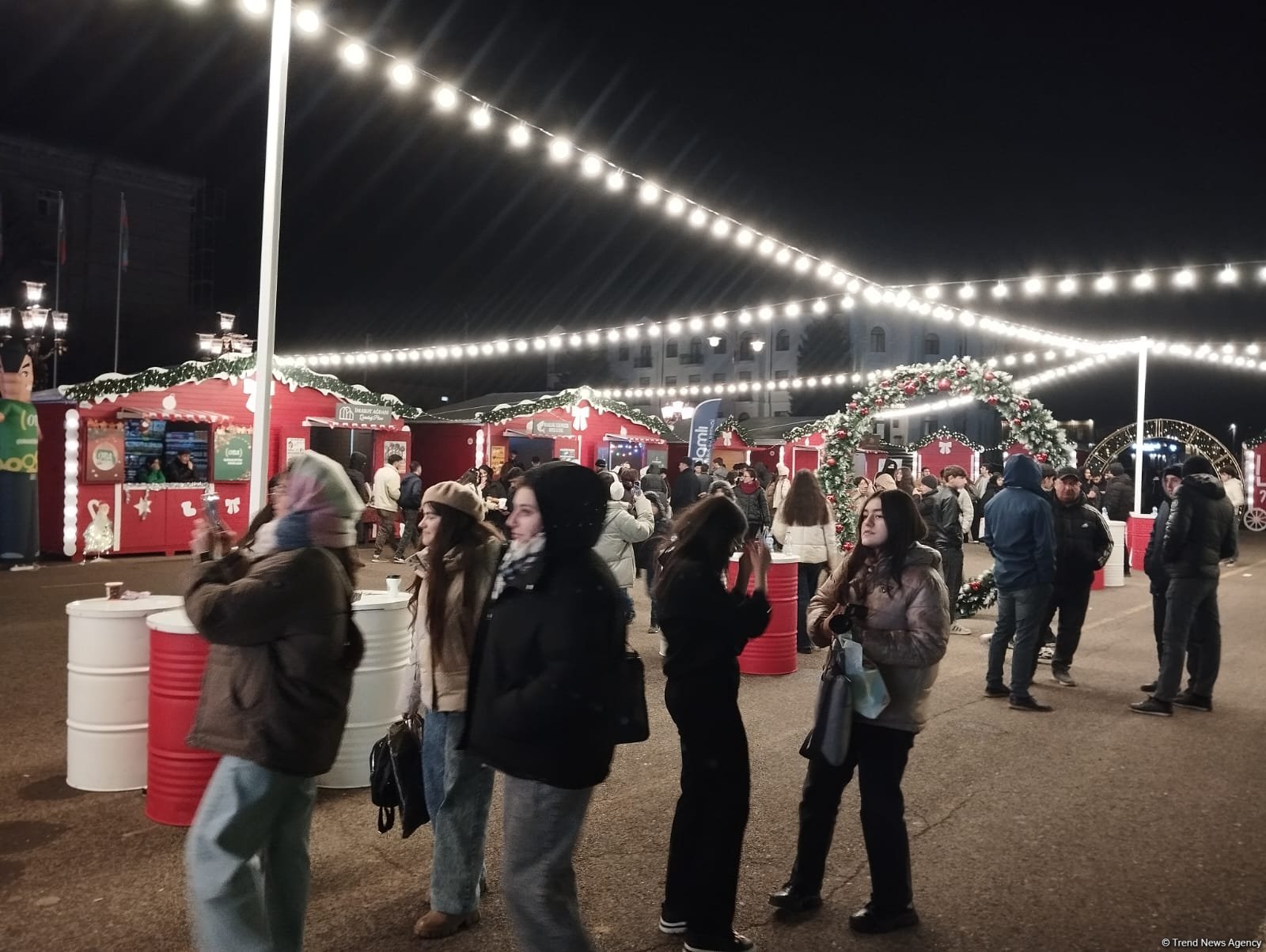 Winter Tale Fair catches eye among Azerbaijan's Khankendi residents (PHOTO)