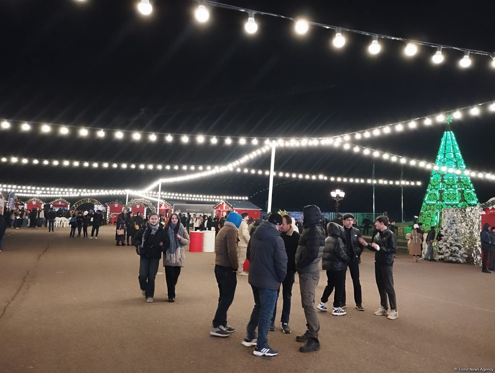 Winter Tale Fair catches eye among Azerbaijan's Khankendi residents (PHOTO)