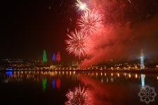 Azerbaijan welcomes New Year with spectacular Victory fireworks display (PHOTO/VIDEO)