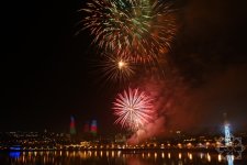 Azerbaijan welcomes New Year with spectacular Victory fireworks display (PHOTO/VIDEO)