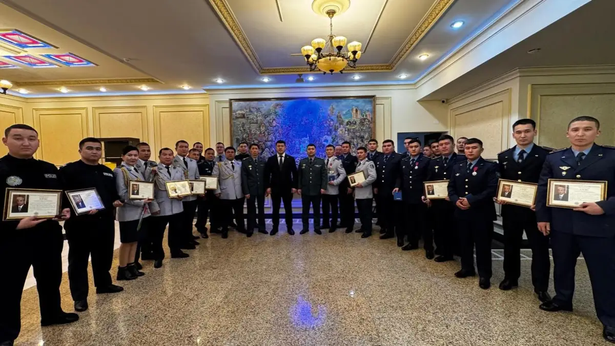 Kazakhstan awards people who helped during AZAL plane crash in Aktau