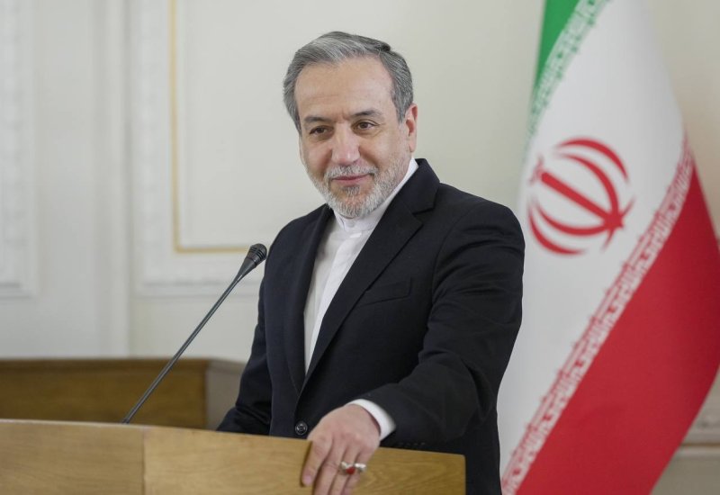 Iranian FM stresses regularly informing regional nations about nuke talks