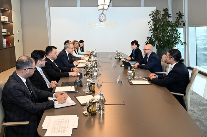 Azerbaijan, AIIB explore partnership expansion in energy and transport projects