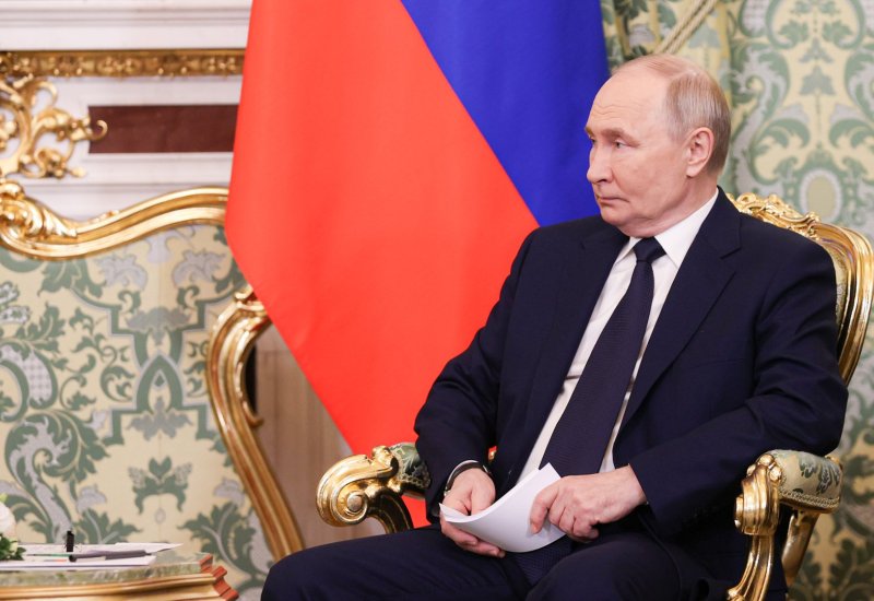 President Vladimir Putin congratulates President Ilham Aliyev