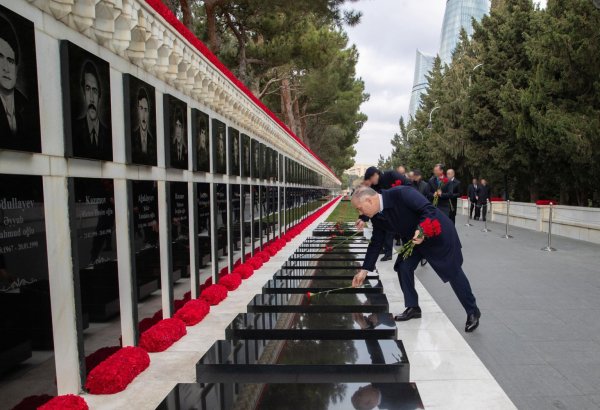 Azerbaijani State Security Service employees visit Alley of Martyrs in Baku (PHOTO)