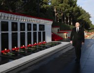 President Ilham Aliyev pays tribute to 20 January martyrs (PHOTO/VIDEO)