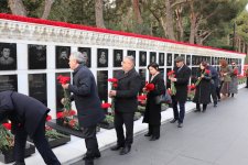 Azerbaijan's Health Ministry delegation honors martyrs of January 20 tragedy (PHOTO)