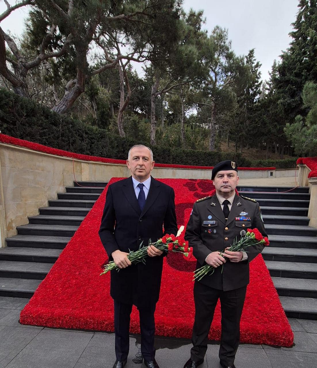 Georgian Ambassador to Azerbaijan honors memory of January 20 tragedy martyrs (PHOTO)