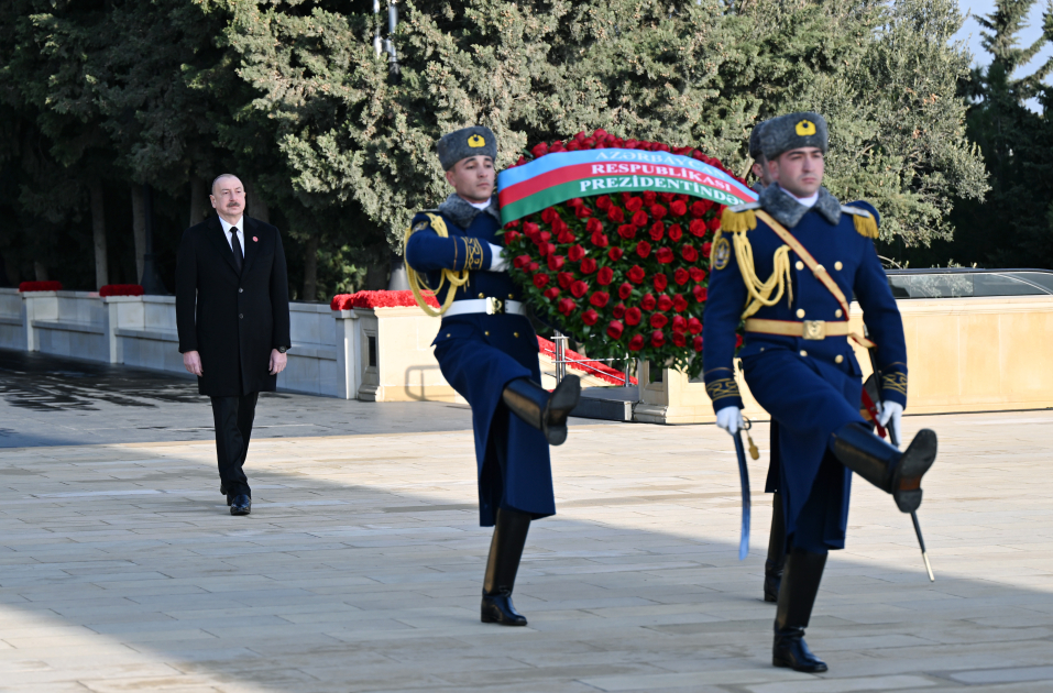 President Ilham Aliyev pays tribute to 20 January martyrs (PHOTO/VIDEO)