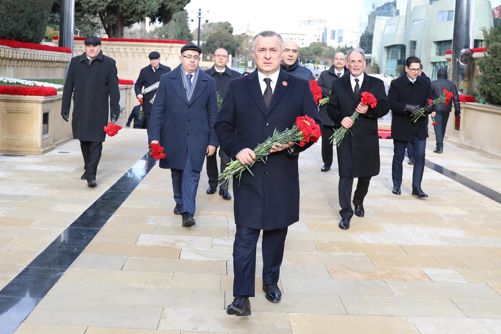 Azerbaijan's Health Ministry delegation honors martyrs of January 20 tragedy (PHOTO)