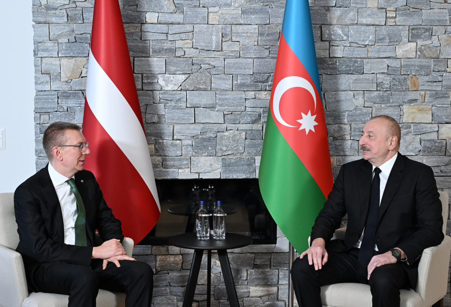 President Ilham Aliyev meets with Latvian President in Davos (PHOTO/VIDEO)