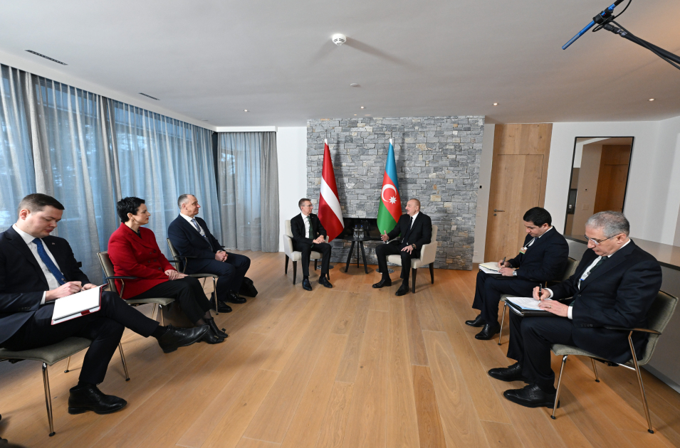 President Ilham Aliyev meets with Latvian President in Davos (PHOTO/VIDEO)