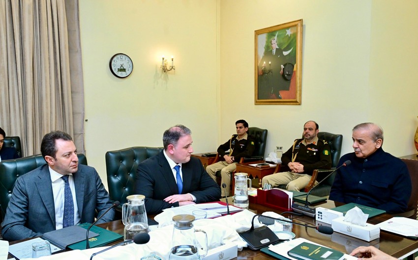 Pakistani PM meets with Azerbaijan’s Minister of Defense Industry in Islamabad