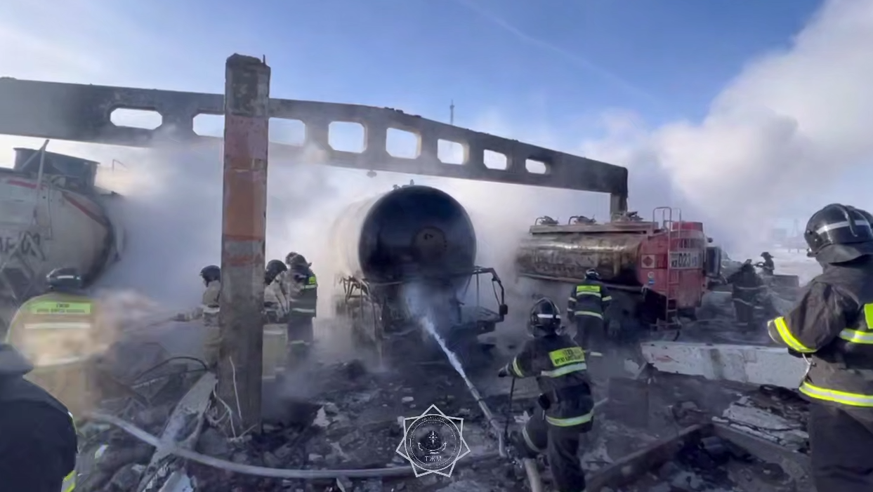 Kazakhstan's emergency teams keep fighting to eradicate fire at oil depot in Zhezkazgan