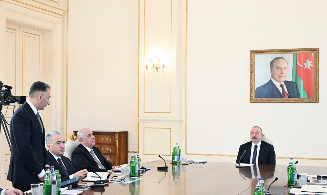 President Ilham Aliyev holds meeting on transport-related issues (PHOTO/VIDEO)