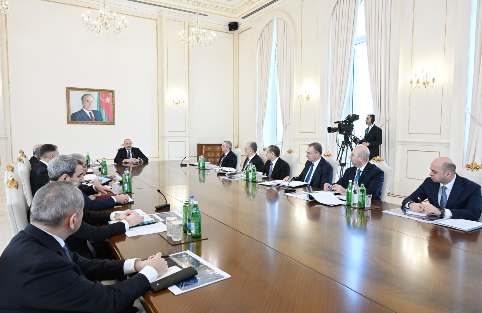 President Ilham Aliyev holds meeting on transport-related issues (PHOTO/VIDEO)