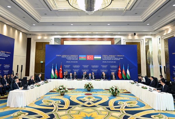Azerbaijan, Türkiye, Uzbekistan brainstorm digital transformation development (PHOTO)