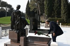 Somali President honors memory of great leader Heydar Aliyev at Alley of Honor (PHOTO)