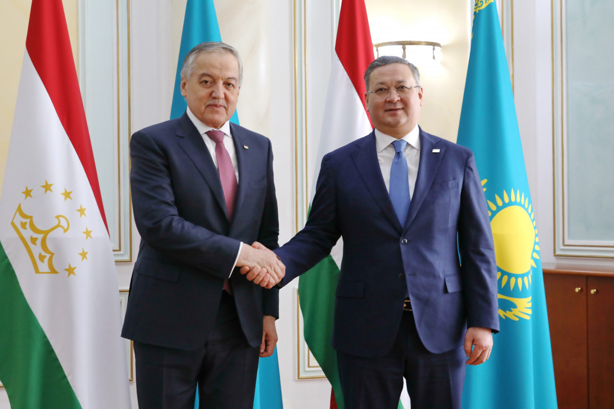 Tajikistan, Kazakhstan FMs deliberate on enhancing bilateral cooperation