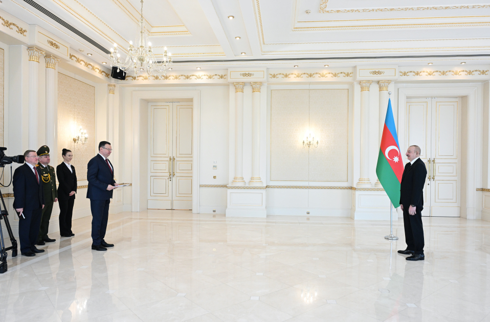 President Ilham Aliyev receives credentials of incoming ambassador of Belarus (PHOTO/VIDEO)