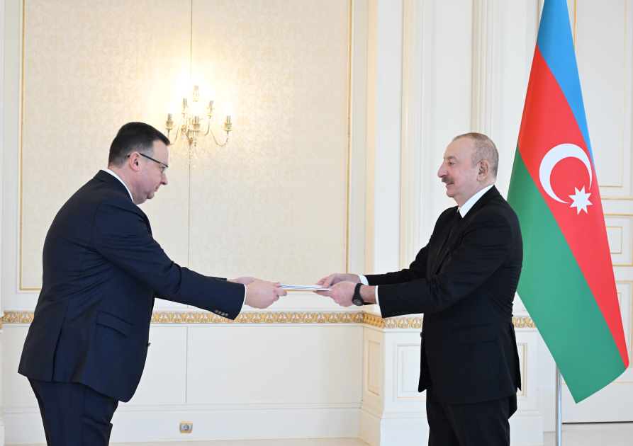 President Ilham Aliyev receives credentials of incoming ambassador of Belarus (PHOTO/VIDEO)
